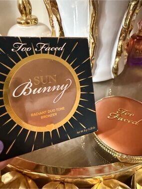 Too Faced Sun Bunny Bronzer Palette in California Glow